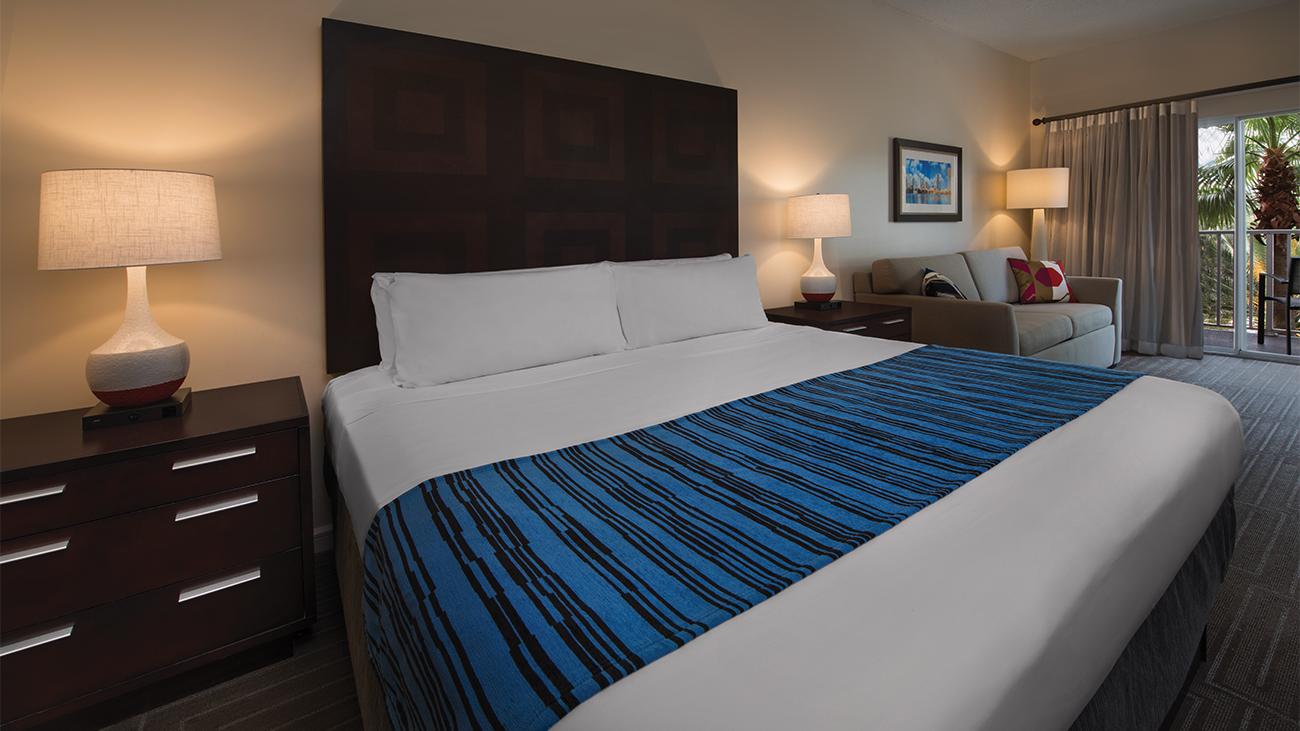 Guest Bedroom (2- or 3-Bedroom Villa)